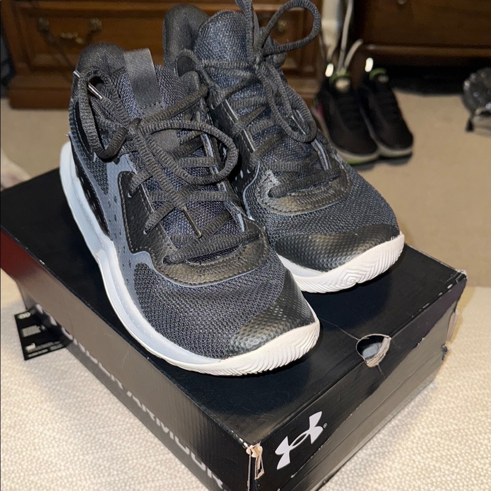 Under Armour Black Basketball Shoes youth 6.5